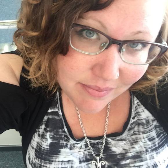 Meet your Posher, Kaili - Picture 1 of 1
